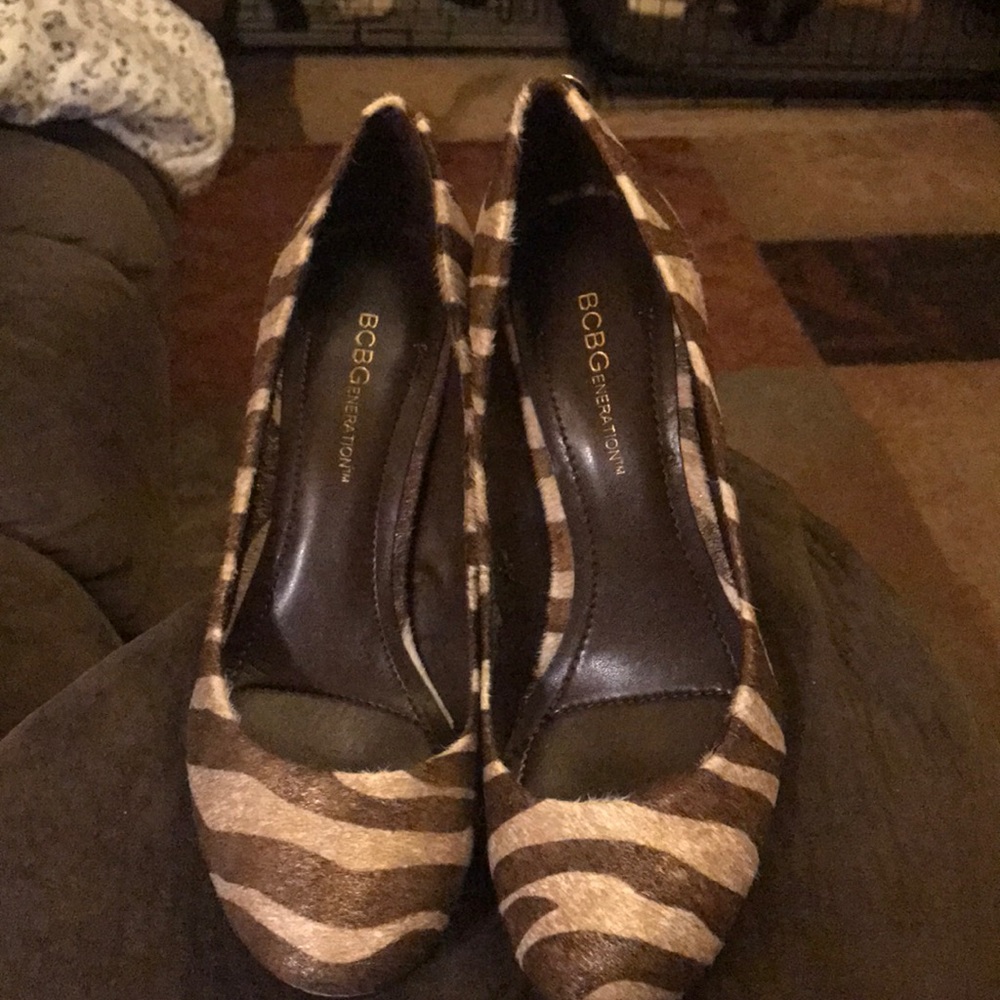 BCBG zebra print in brown and gold. Size 8